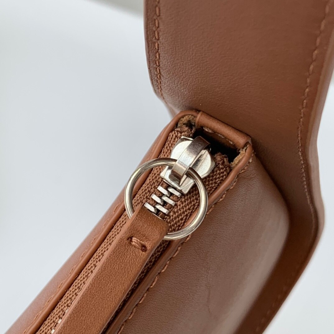 New Ladies First Layer Cowhide New Leather Moon-shaped Ladies Handbag Top Layer Cowhide Underarm Mini Bag