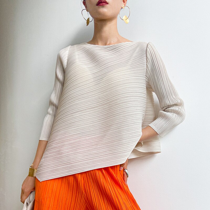 Irregular T-shirts For Women Round Neck Loose Three Quarter Sleeves Pleated Shirt 2023 Summer Female Fashion Top